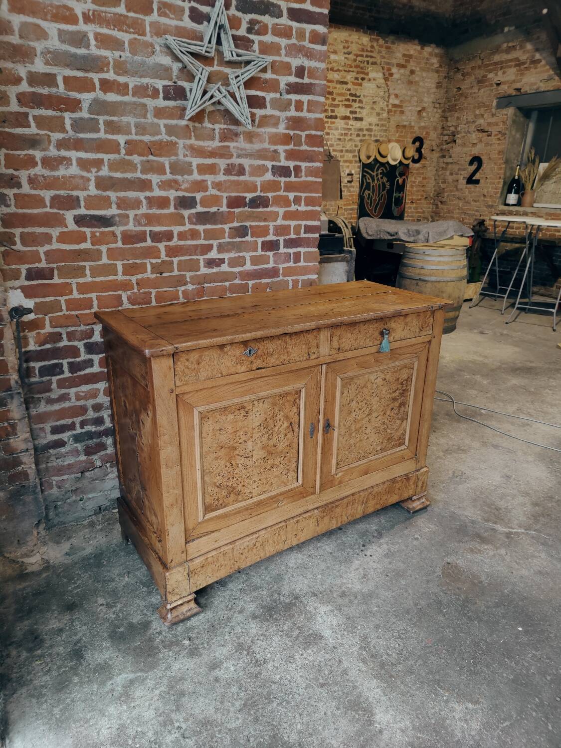 Buffet in elm veneer