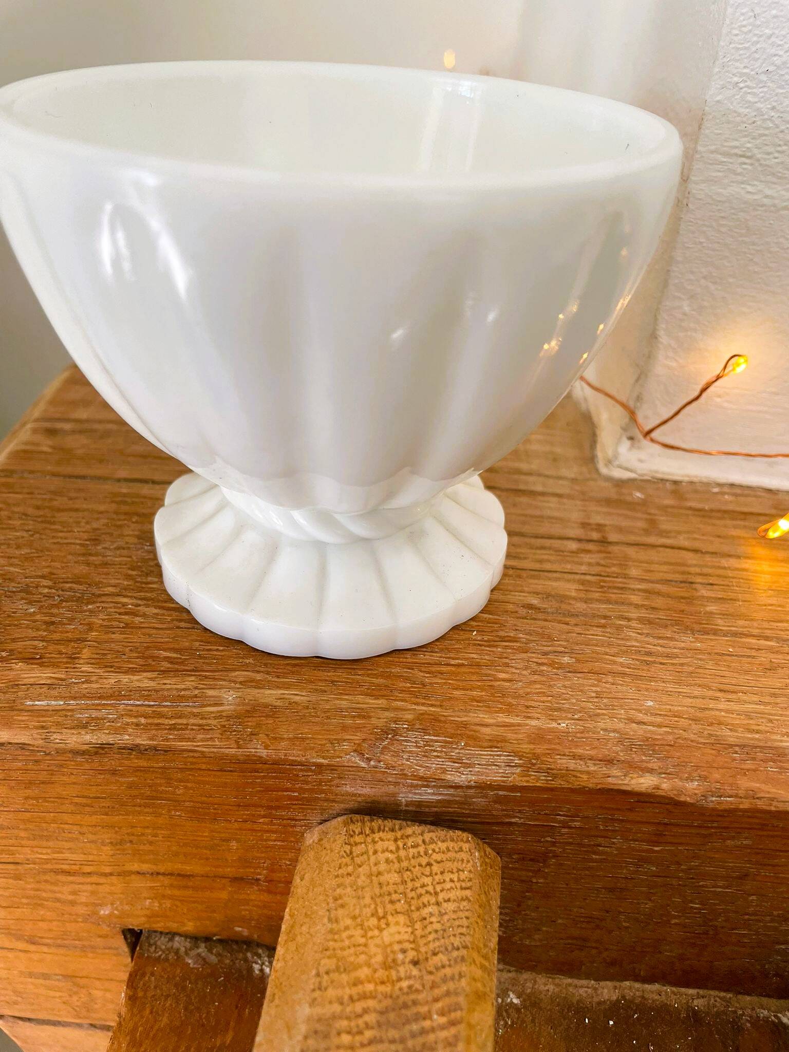 White opaline bonbonnière