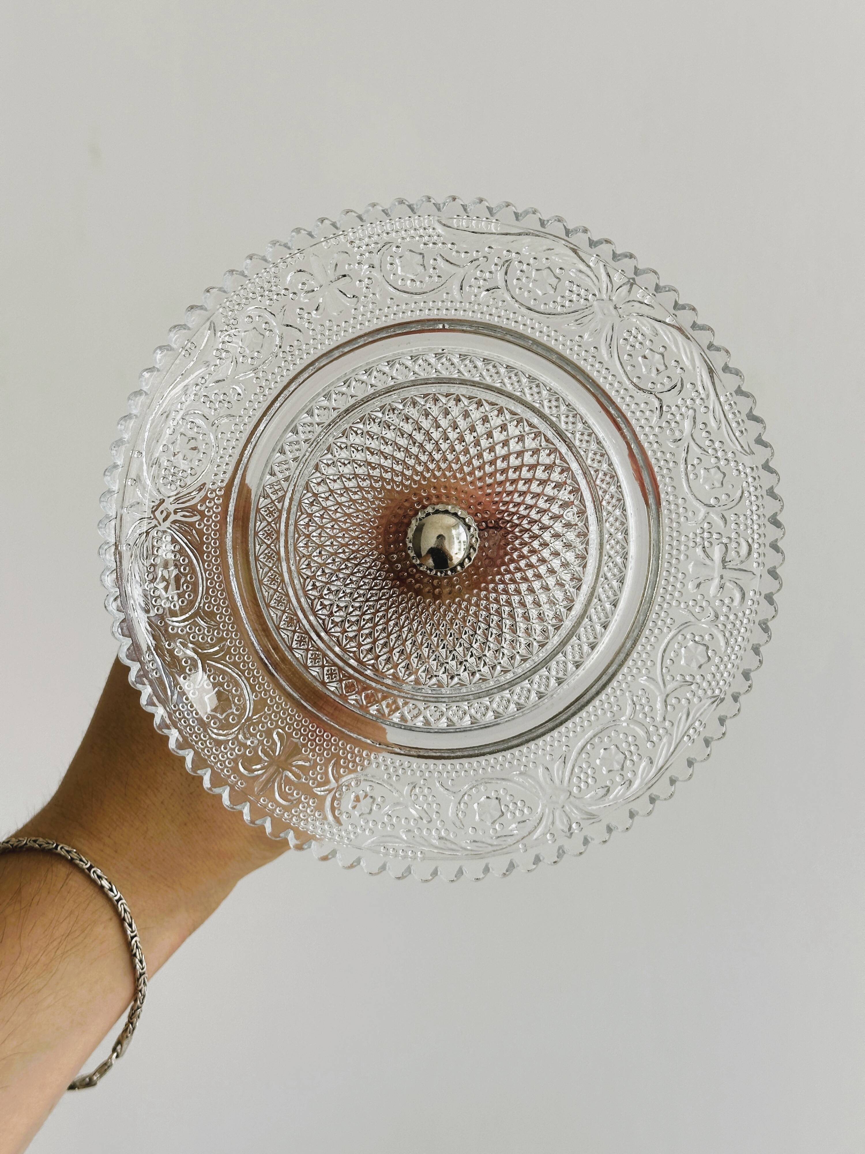 Bowl on a foot in worked glass and elegant metal