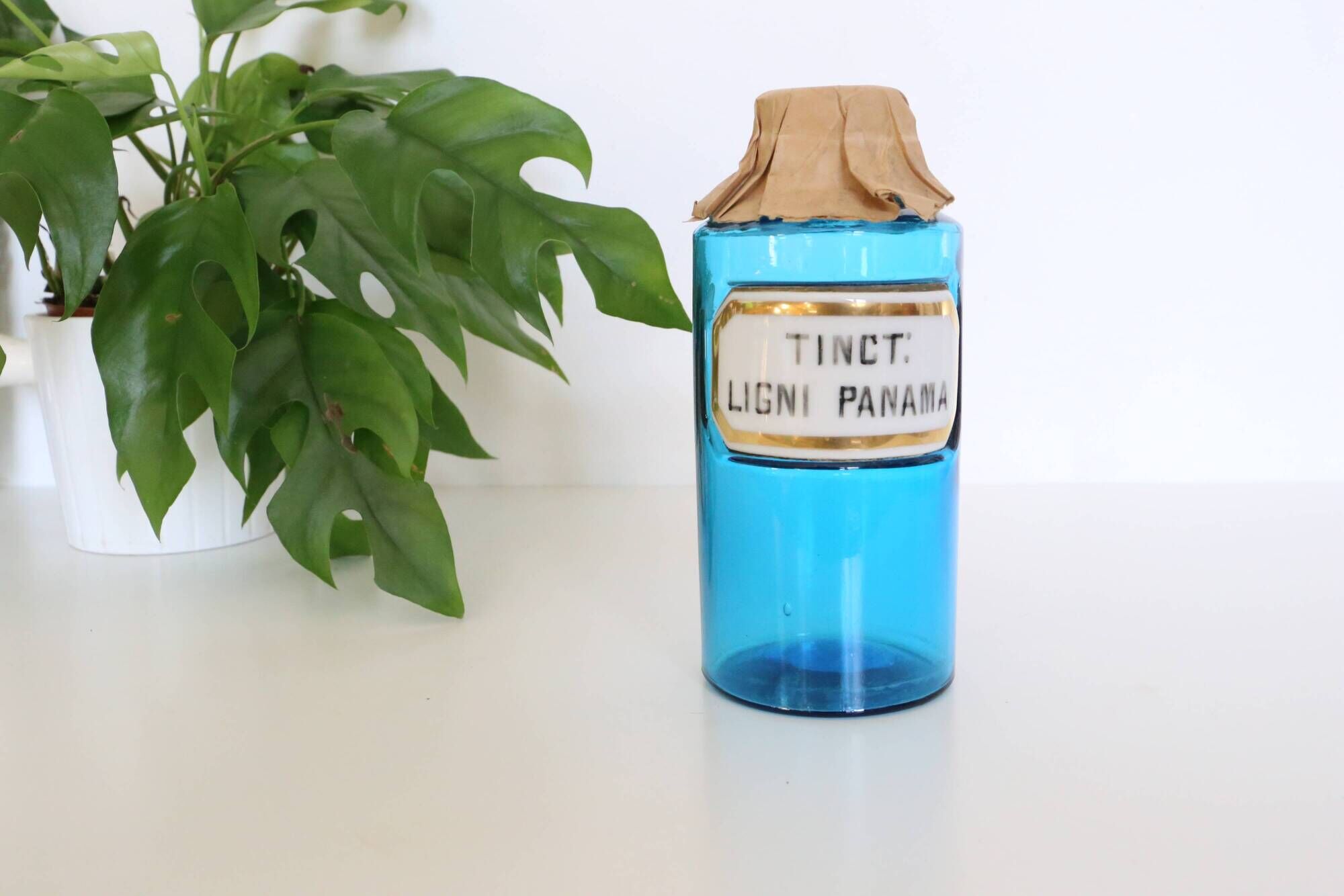 Fine pharmacy bottle XIxth, rare, blue glass and porcelain label, antique, vintage