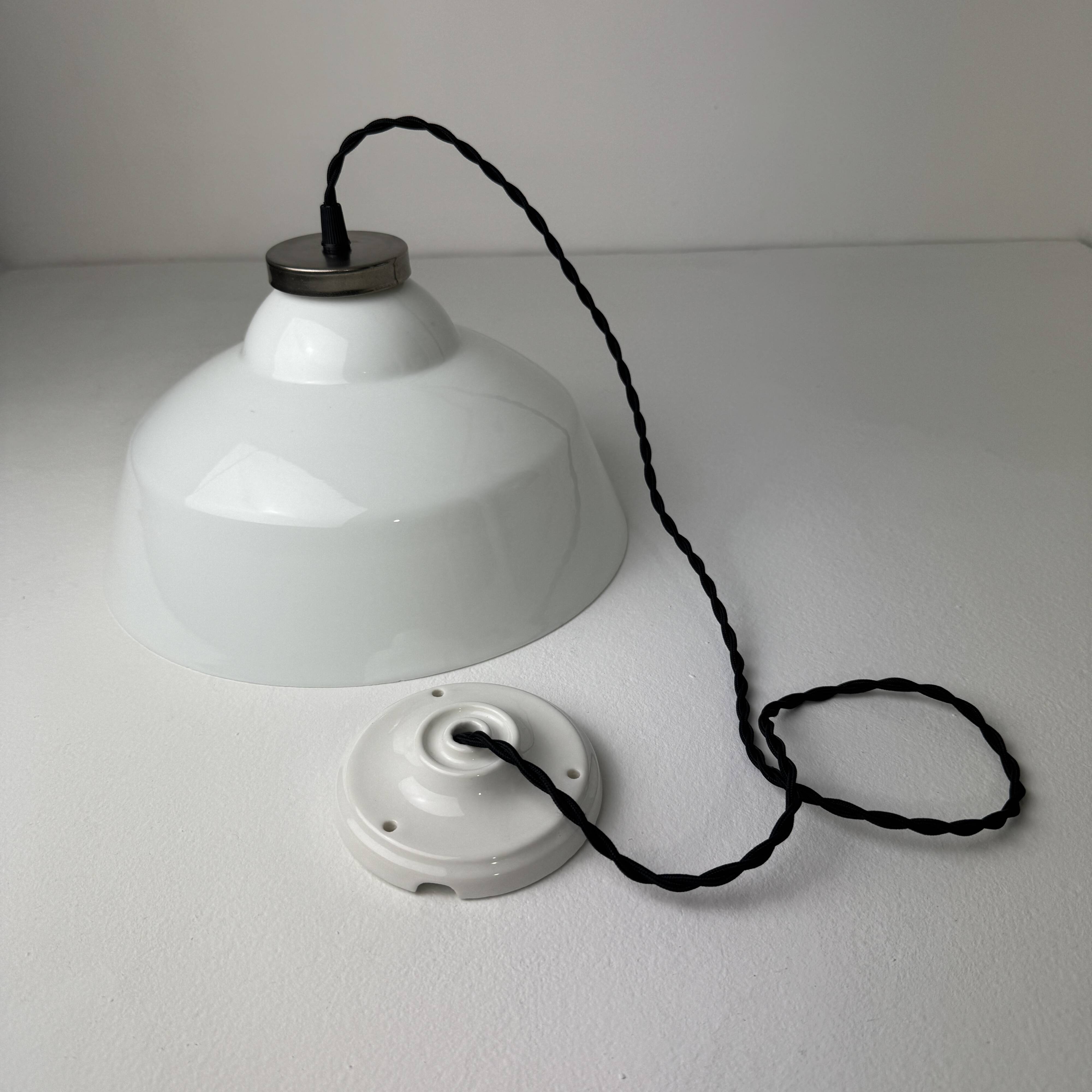 Ancienne suspension en opaline 30 cm vintage