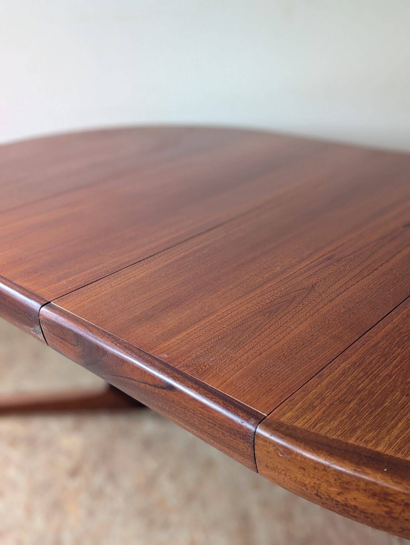 Round teak table with star base, 1960s, extendable.