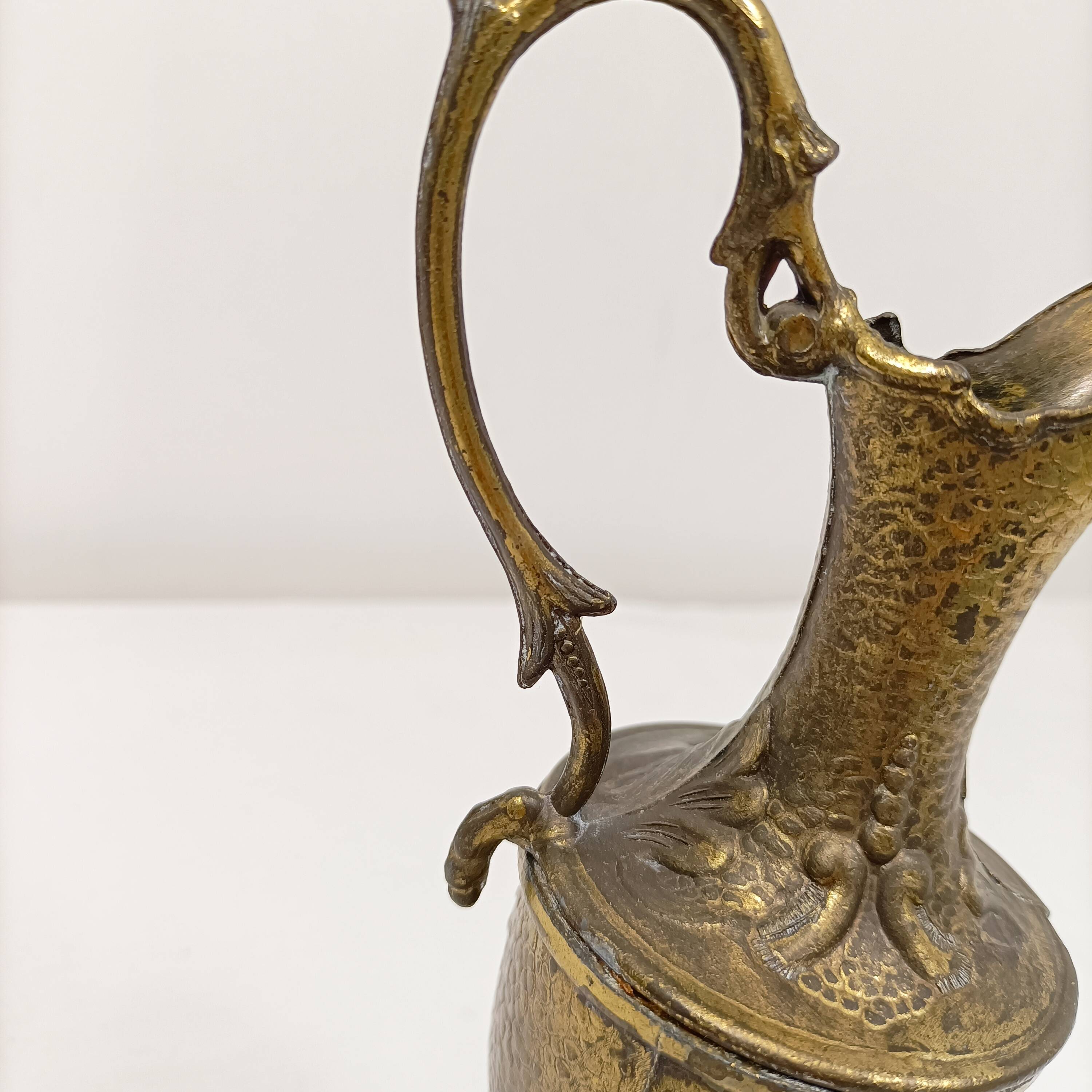 Decorative ewer in gilded metal Baroque style - 22 cm Antique vase