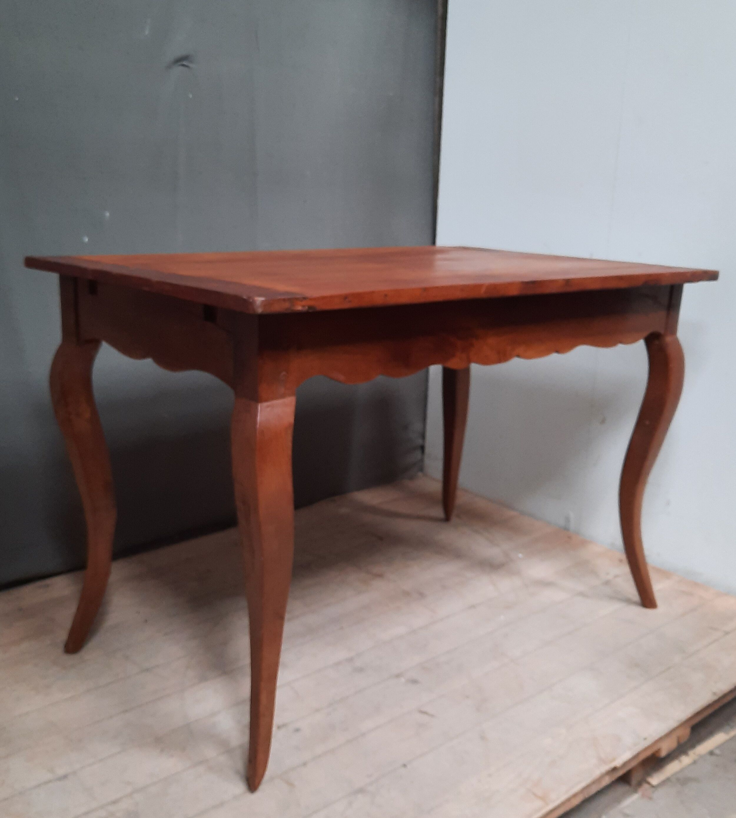 Louis XV table in natural wood