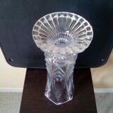 Bow crystal vase with foot