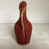 Petite bouteille décorative osier rouge bordeaux
