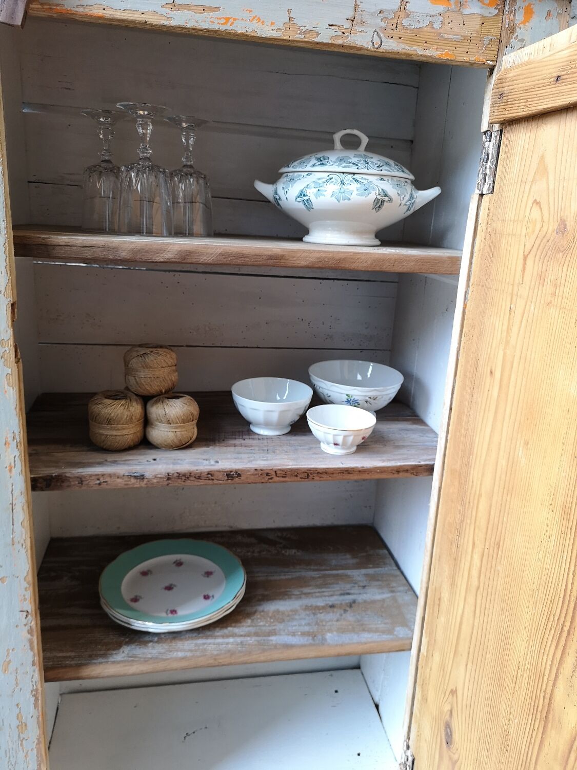 Armoire bonnetière