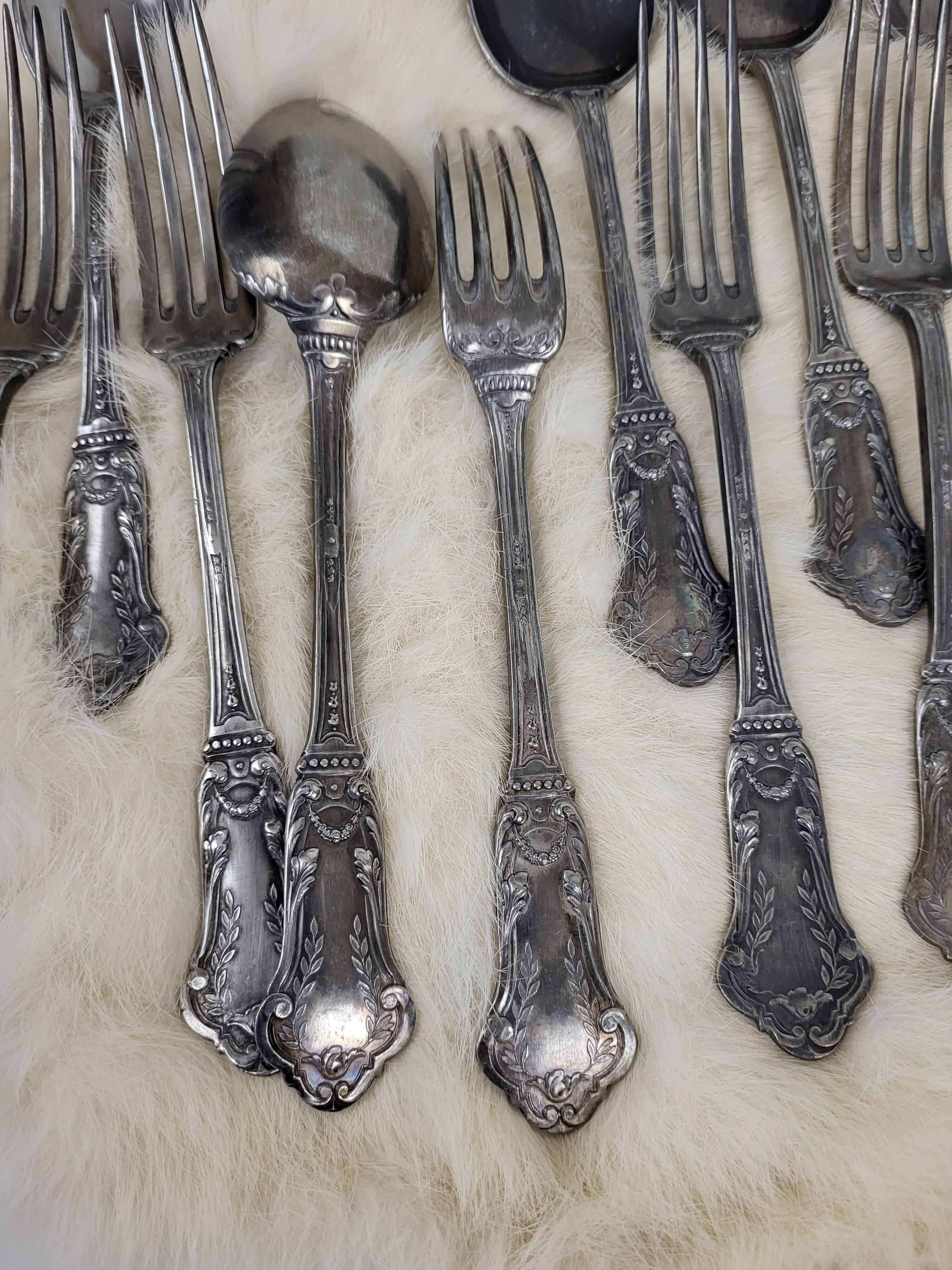 12 covers Silver metal