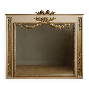 trés grand trumeau de boiserie de style Louis XVI en bois peint