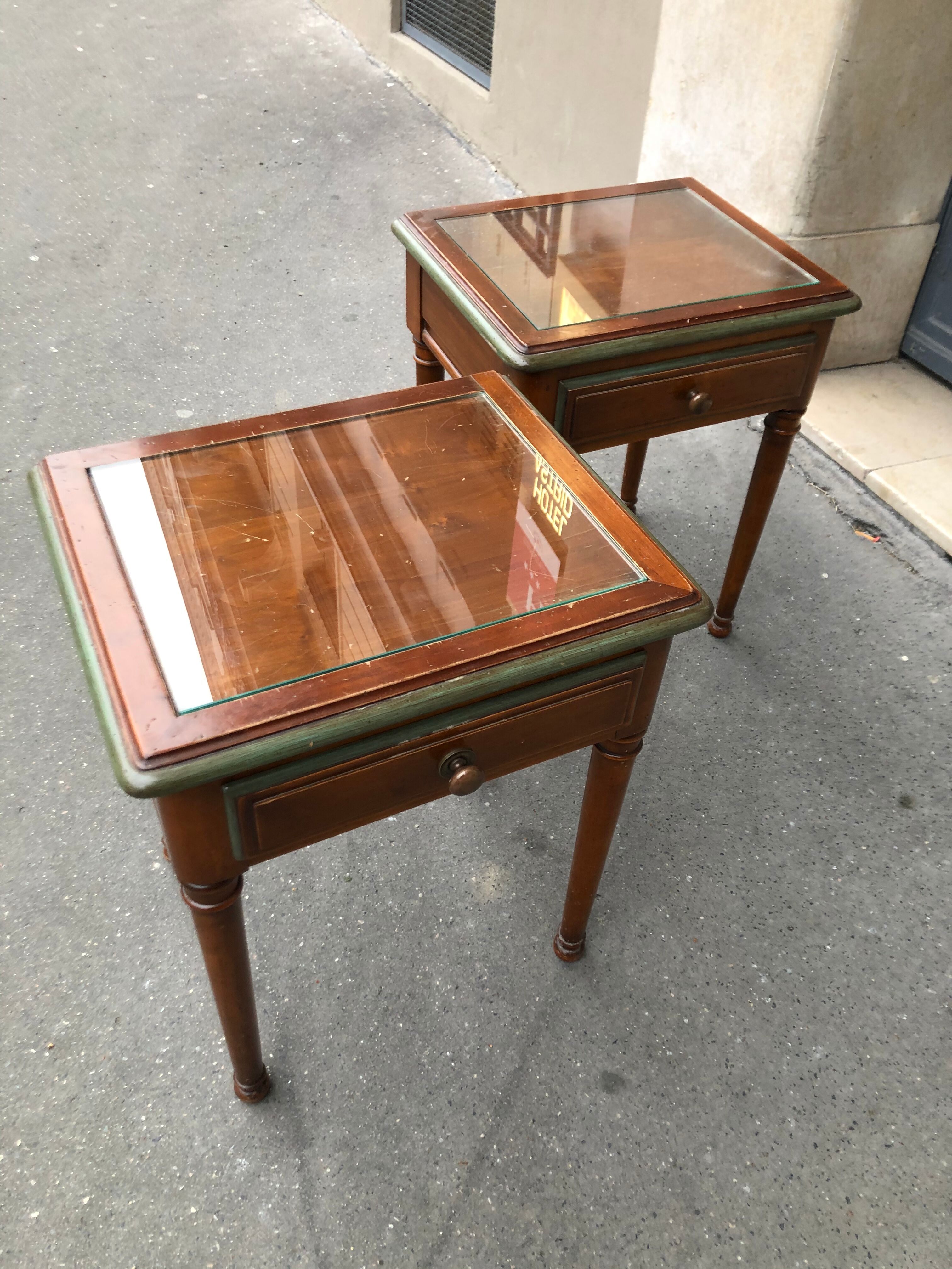 Paire de chevets Louis Philippe merisier entourage laiton