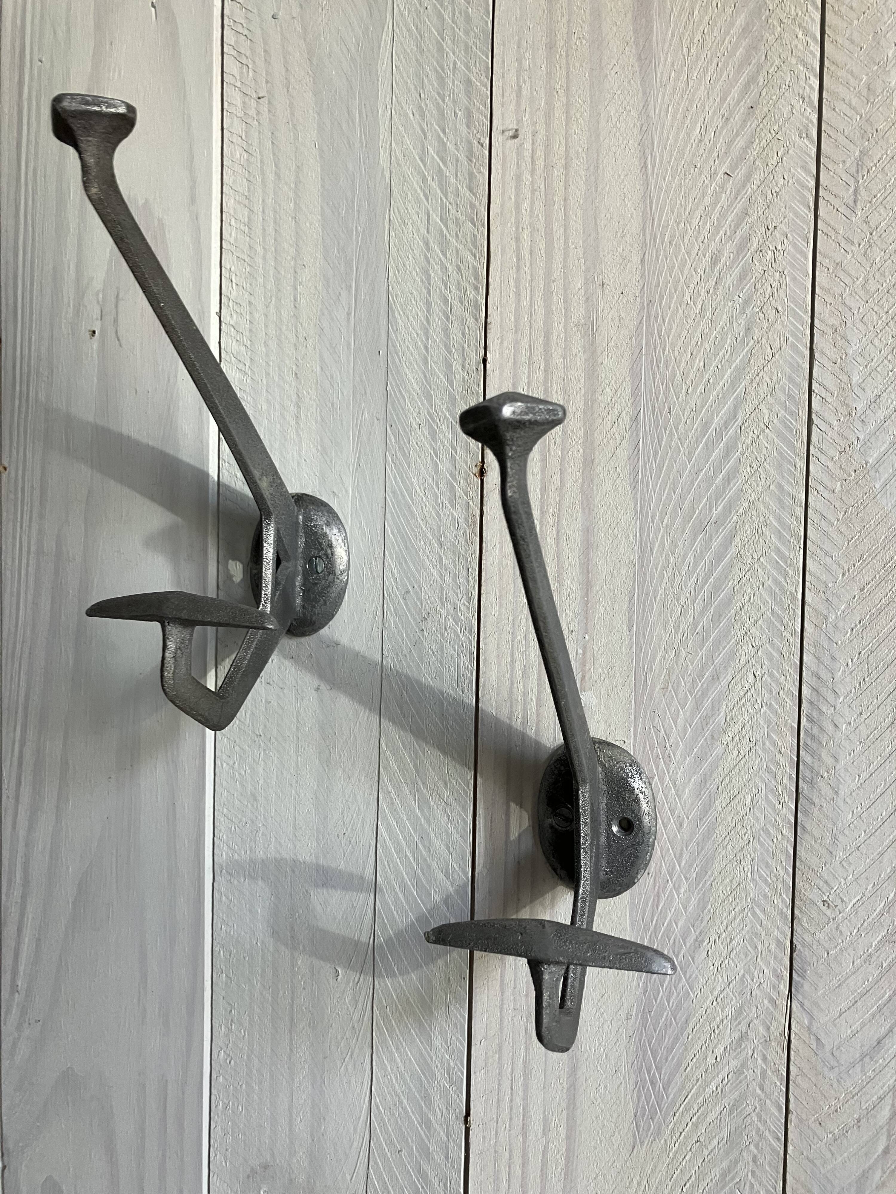Paire de patères en fonte d'aluminium - Modèle E