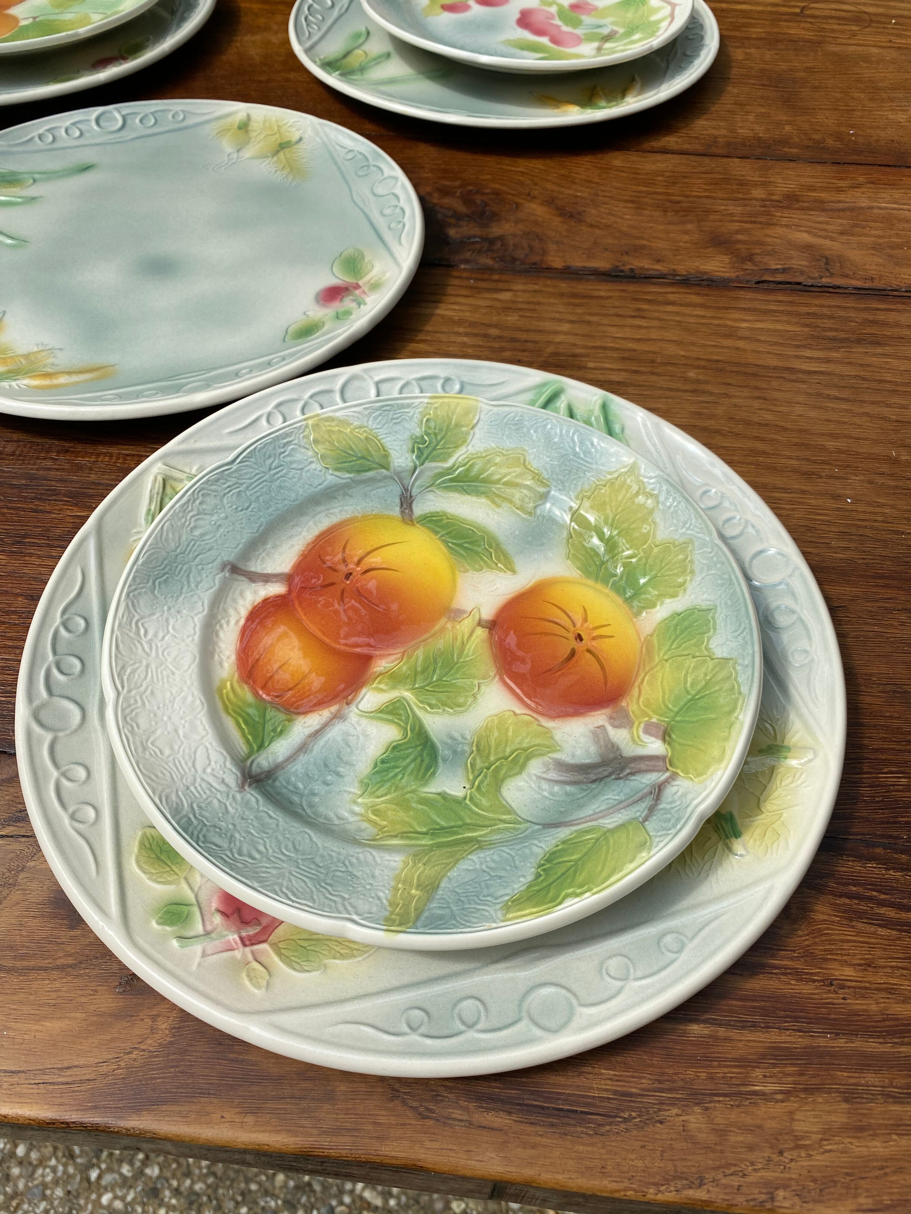Service 10 plates and 14 sub-plates St Clement