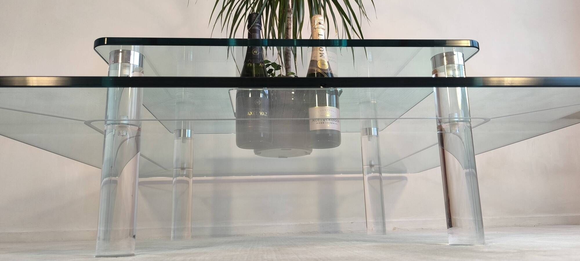 Marais international mtb110 - exceptional coffee table in altuglas & glass