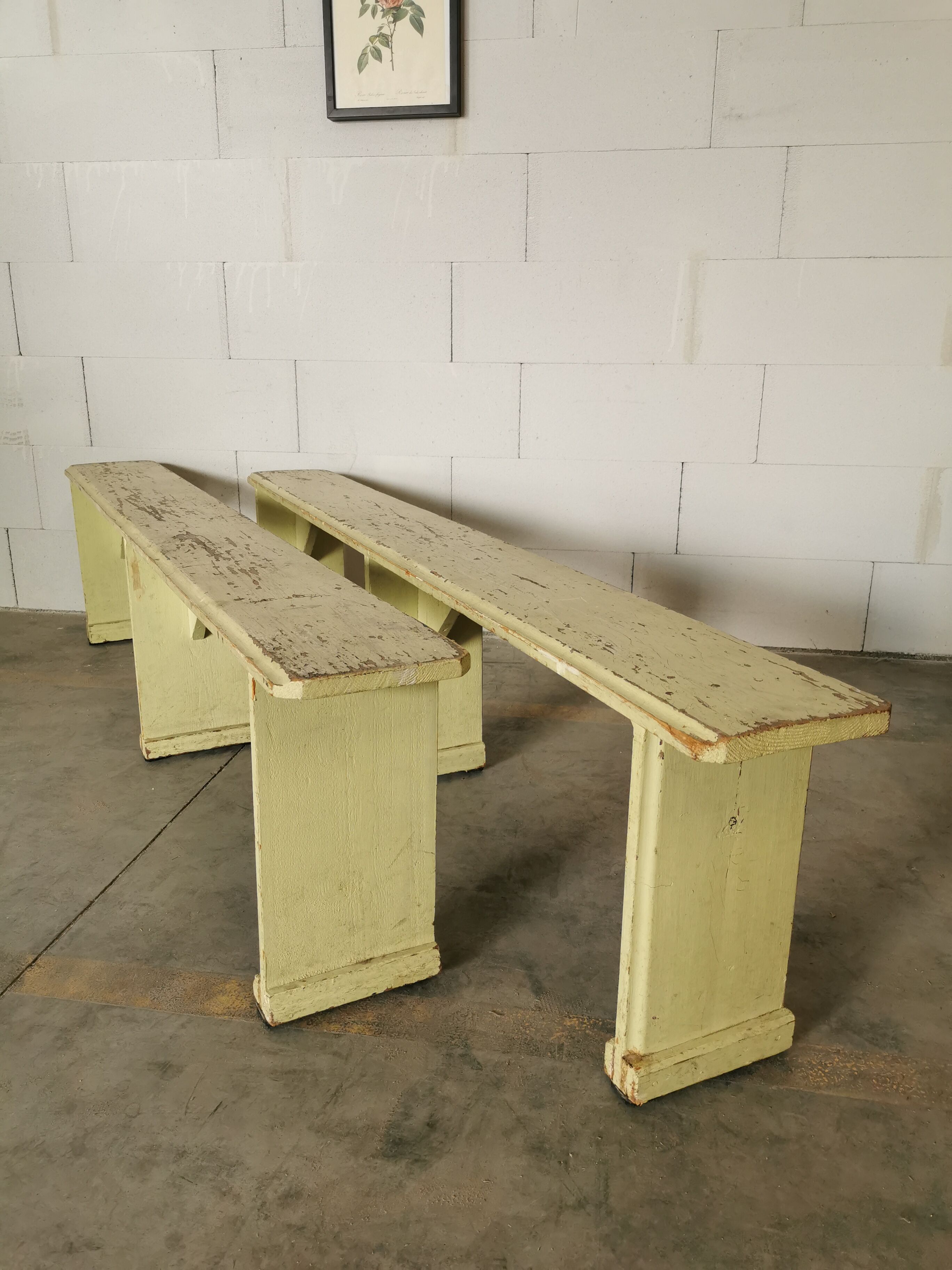 Paire de bancs en bois