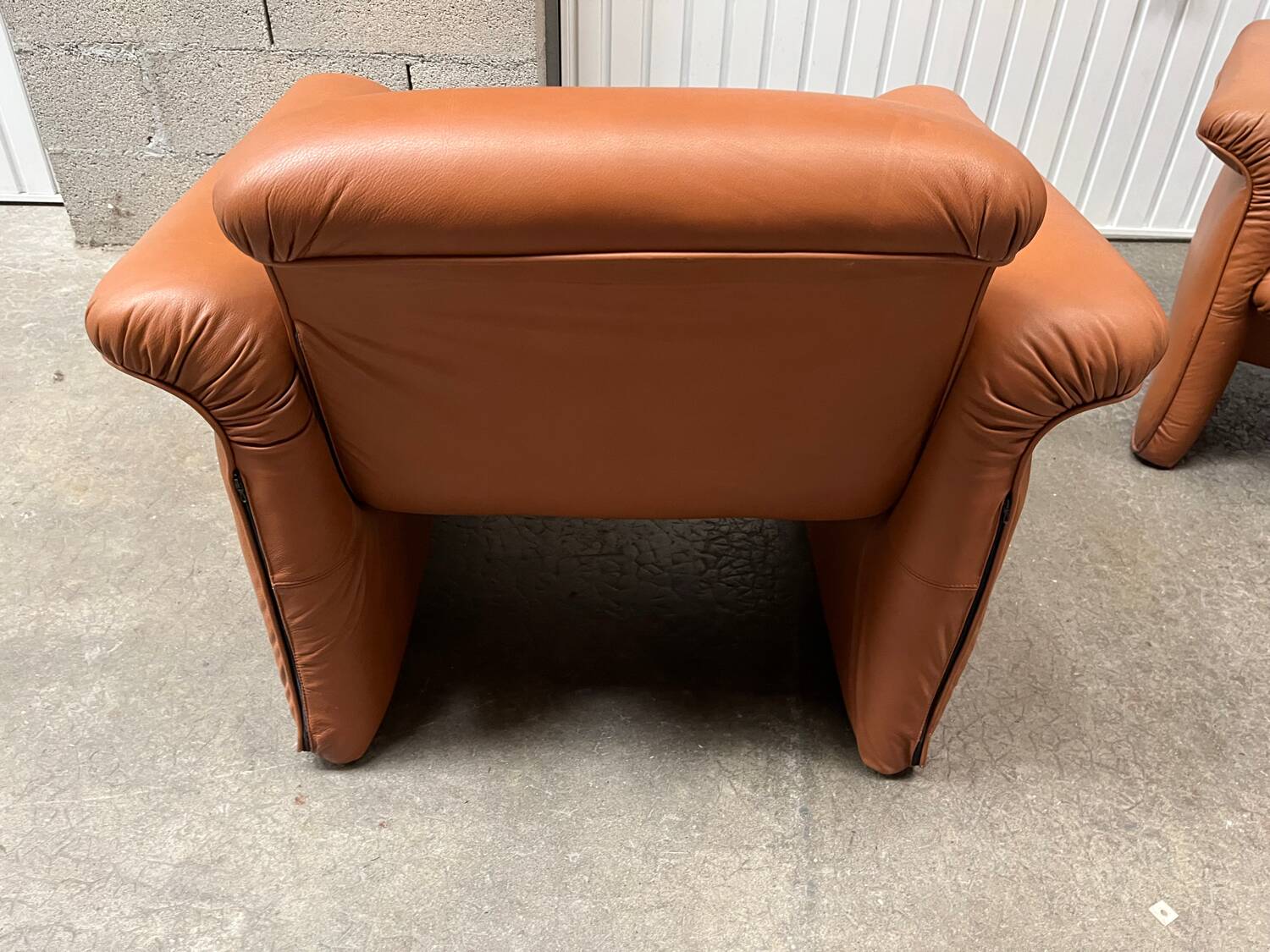 Paire fauteuils cuir design italien
