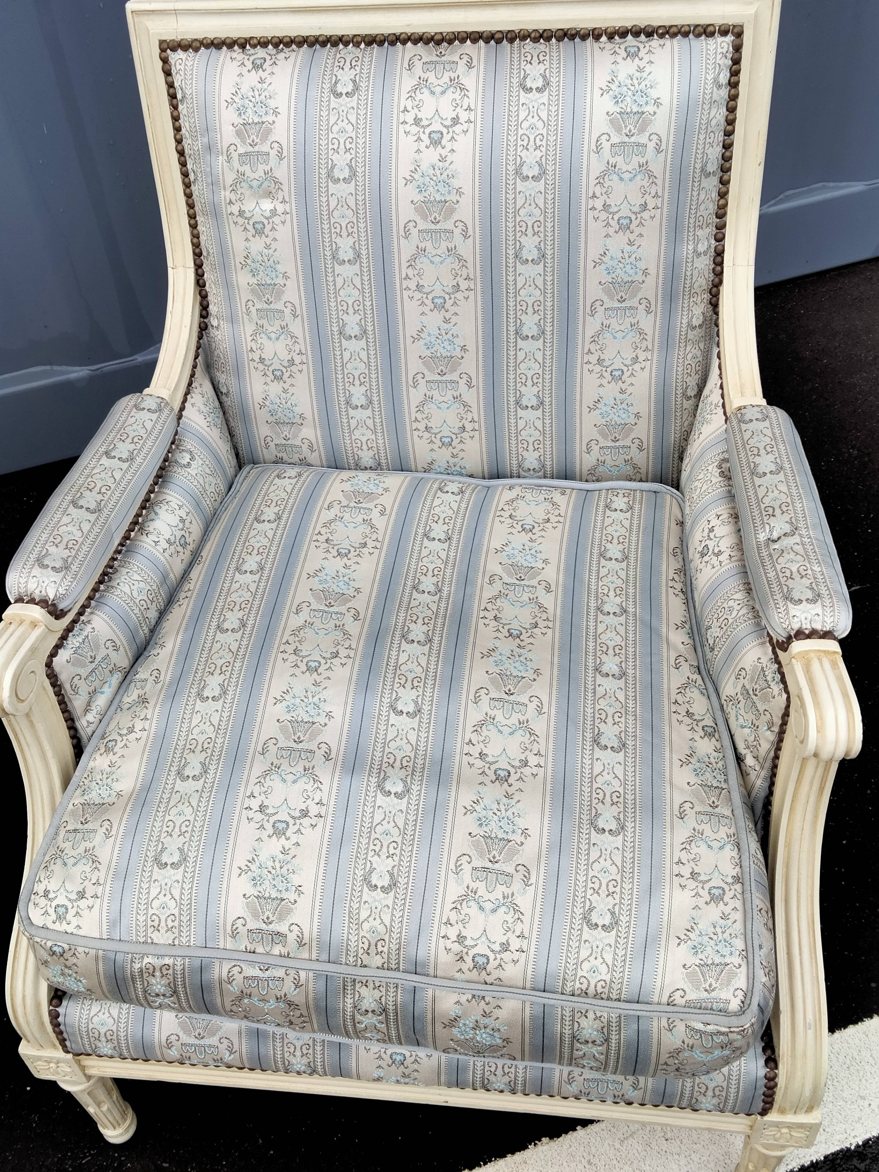 Paire de bergères fauteuils ancien style louis xvi vintage