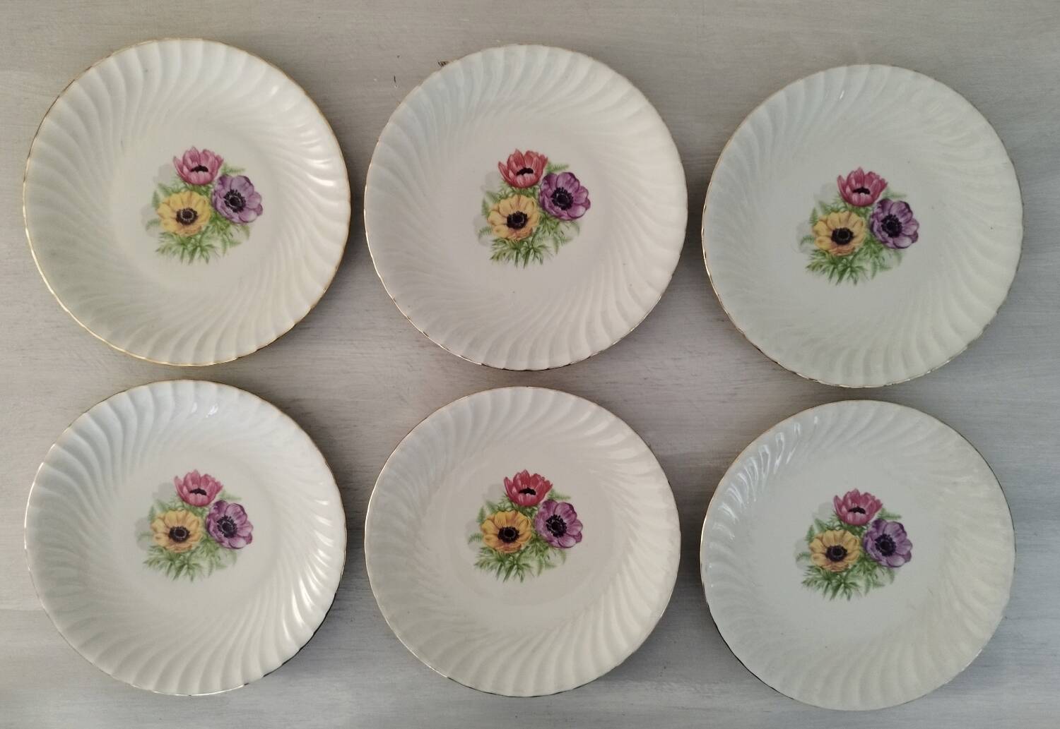 Assiettes Plates Porcelaine Vitriam Décor Fleurs d'Anémones Vintage