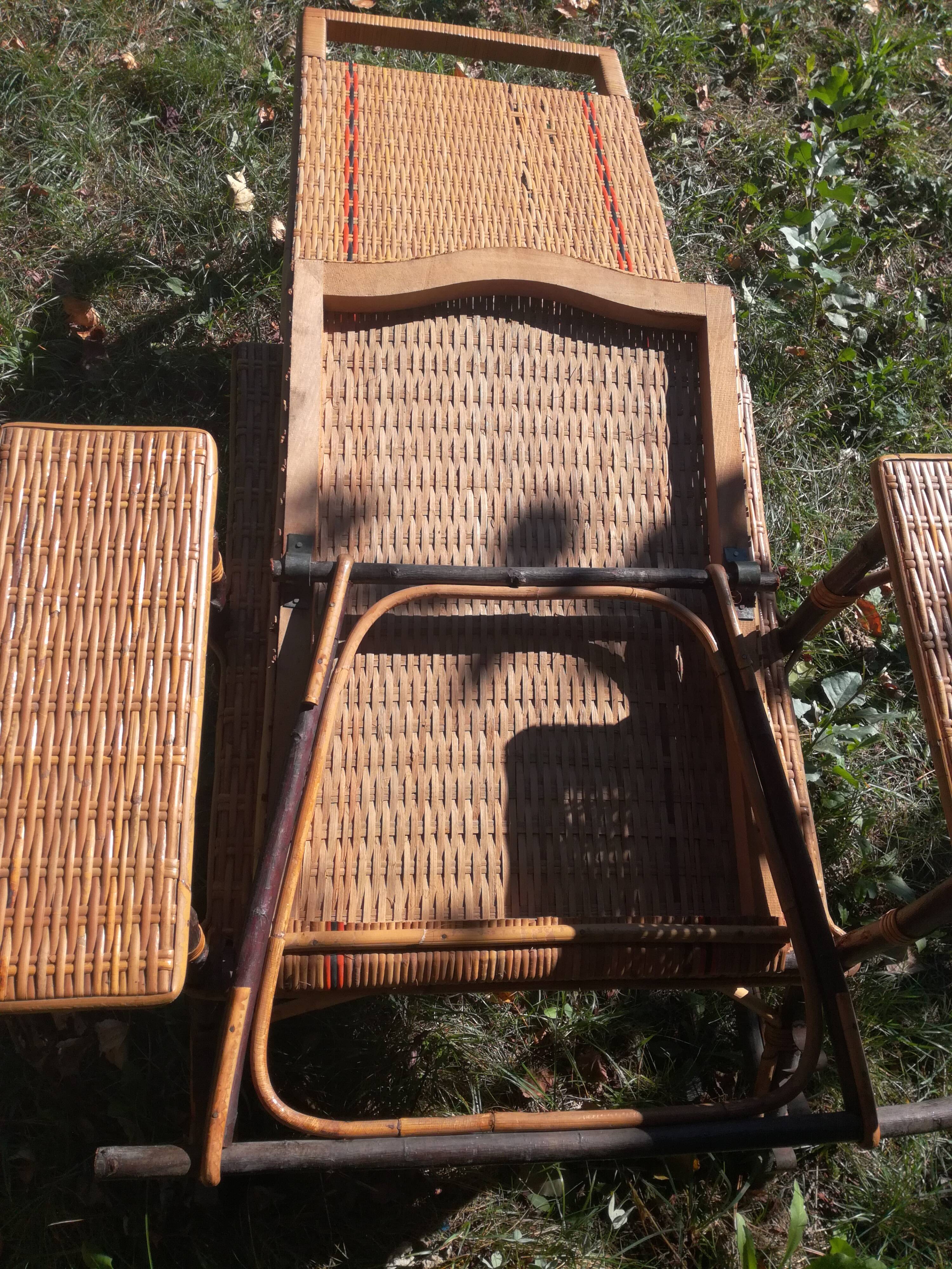 Vintage rattan lounger