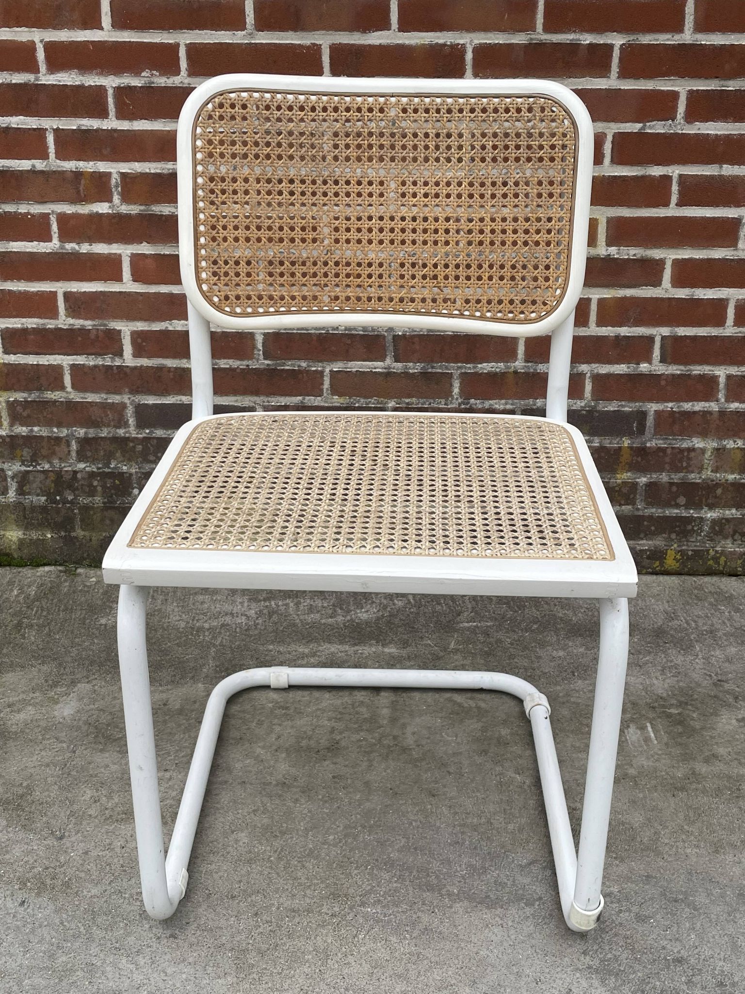 Set of 4 Cesca b32 model chairs in white by Marcel Breuer