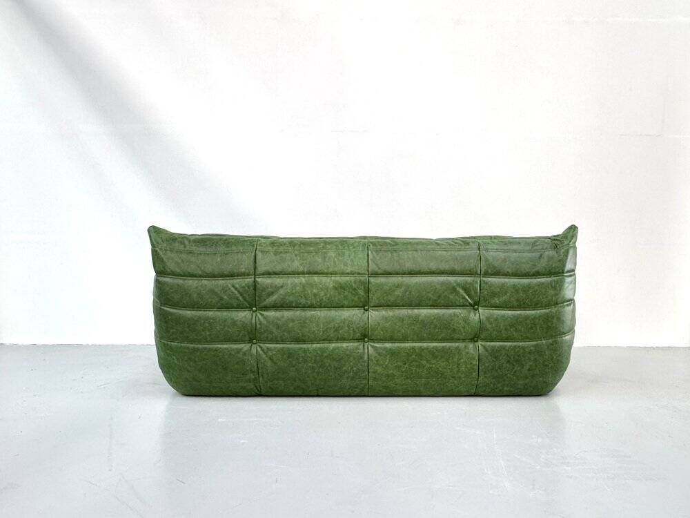 Canapé Togo en cuir vert attribué à Michel Ducaroy pour Ligne Roset.