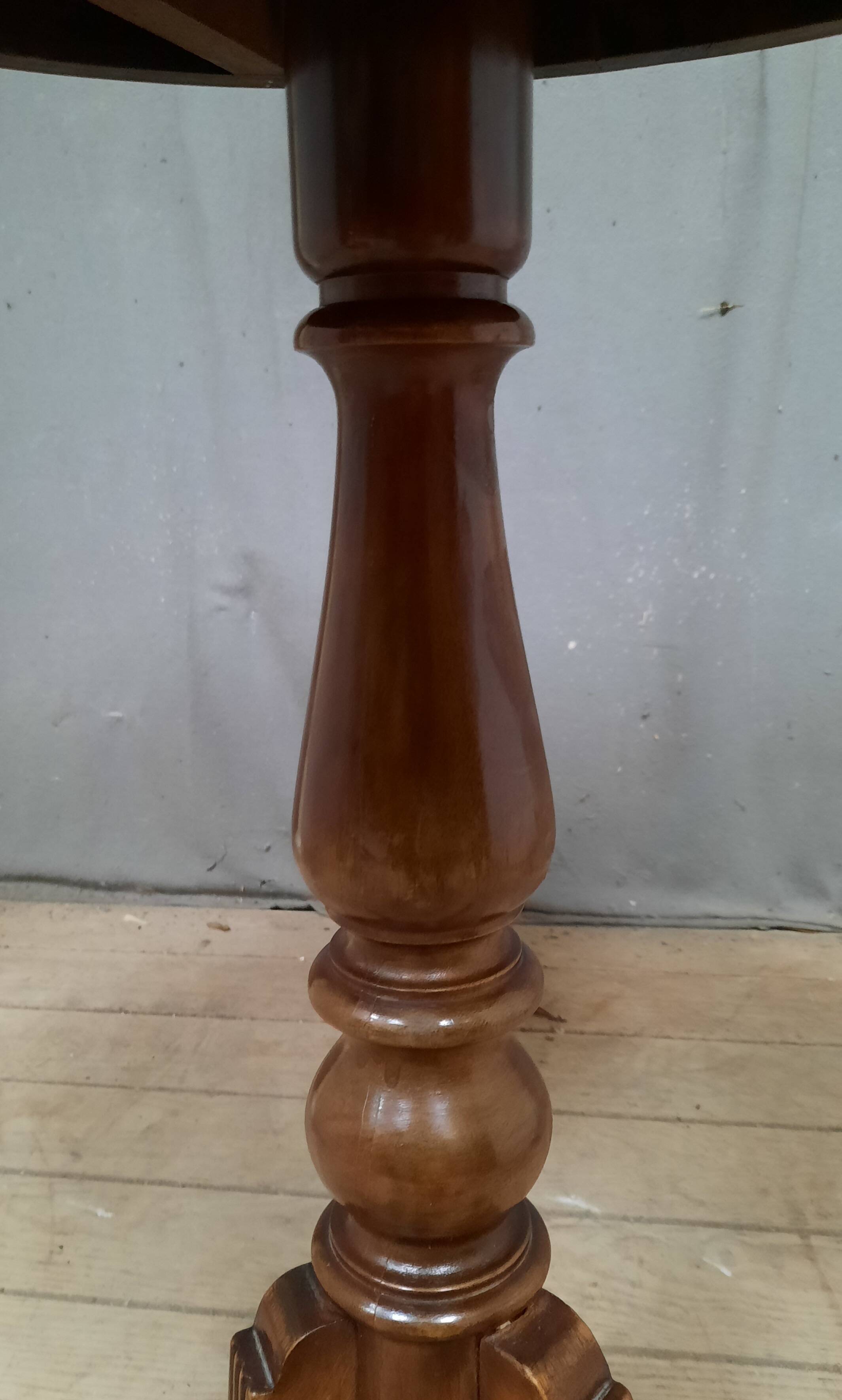 English pedestal table