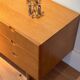 Commode scandinave vintage en chêne doré "Ebba"