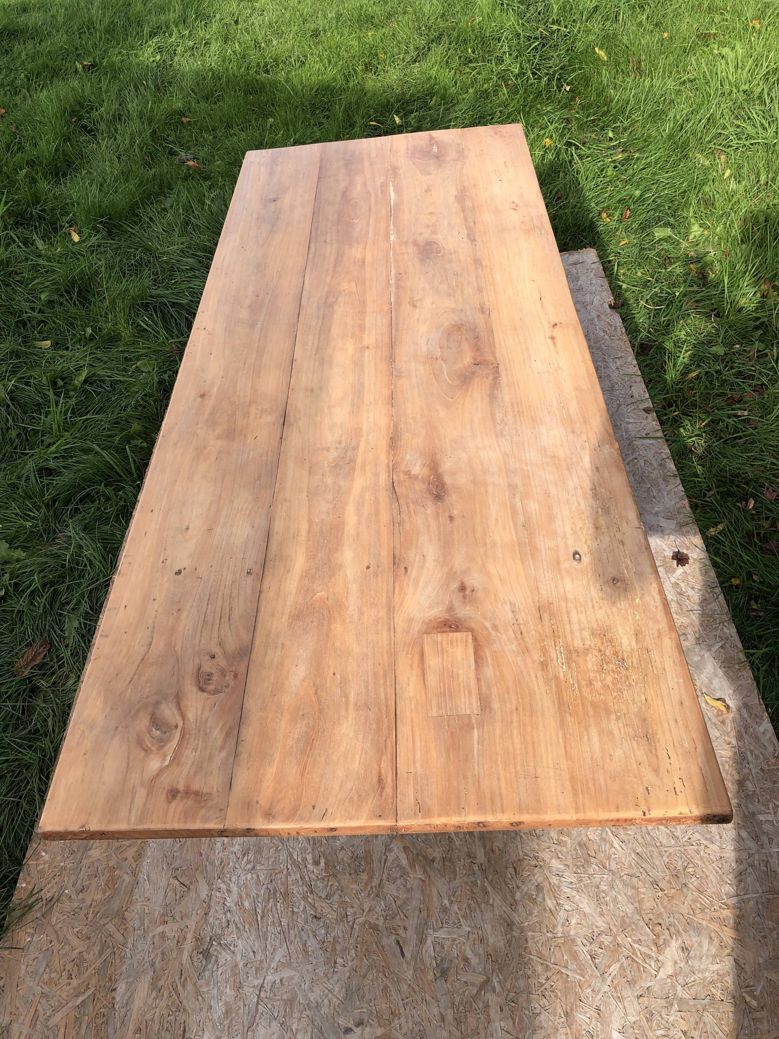 Coffee farmhouse table.