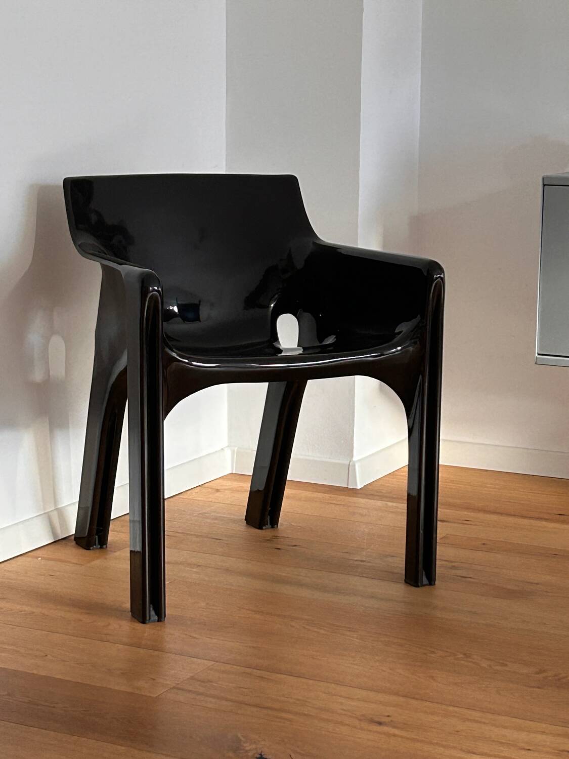 Vico Magistretti Gaudi Chair Artemide Brown 70s