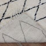 Azilal Berber rug in handmade wool 200 X 140 CM