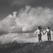 Vintage black and white photo of dunes from the 70s, framed 49 x 29 cm in a gold frame.