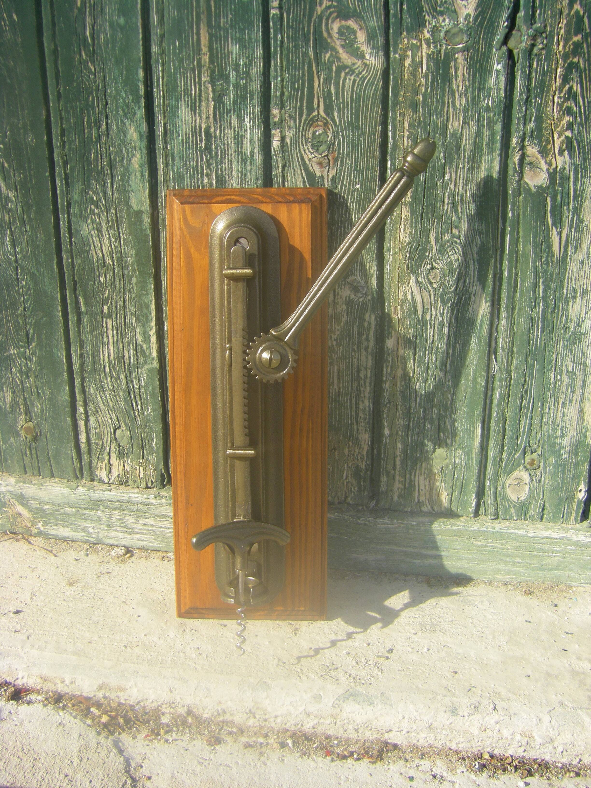 Wall rack and pinion corkscrew