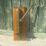 Wall rack and pinion corkscrew