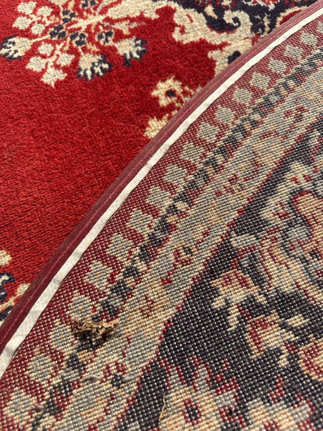 Round oriental rug