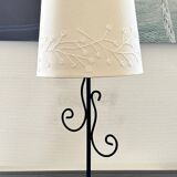 Lampe tripode abat-jour brodé