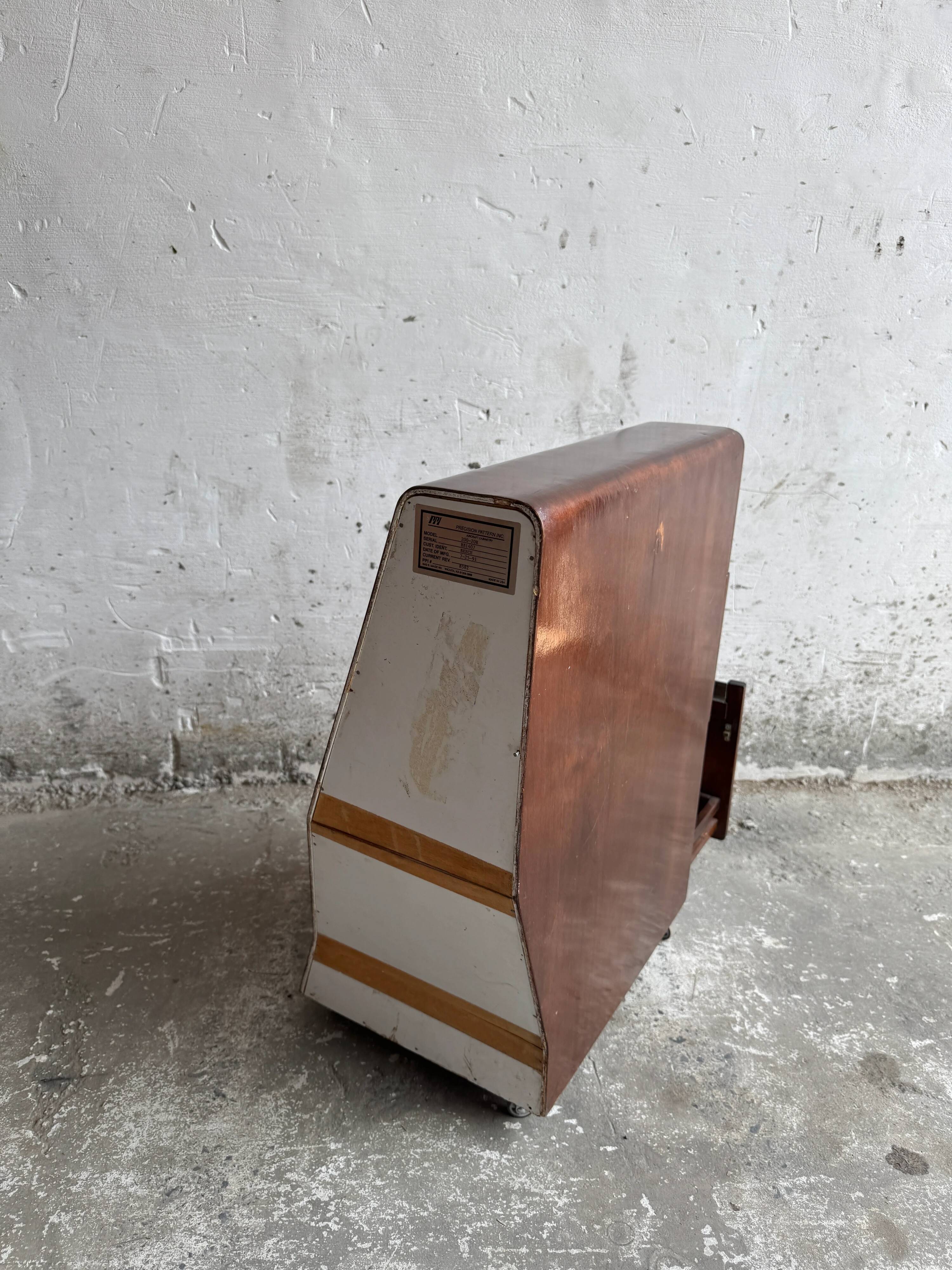 Meuble triangulaire en bois foncé pour avion, à 3 tiroirs, armoire aéronautique en bois courbé