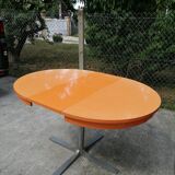 Formica roundtable