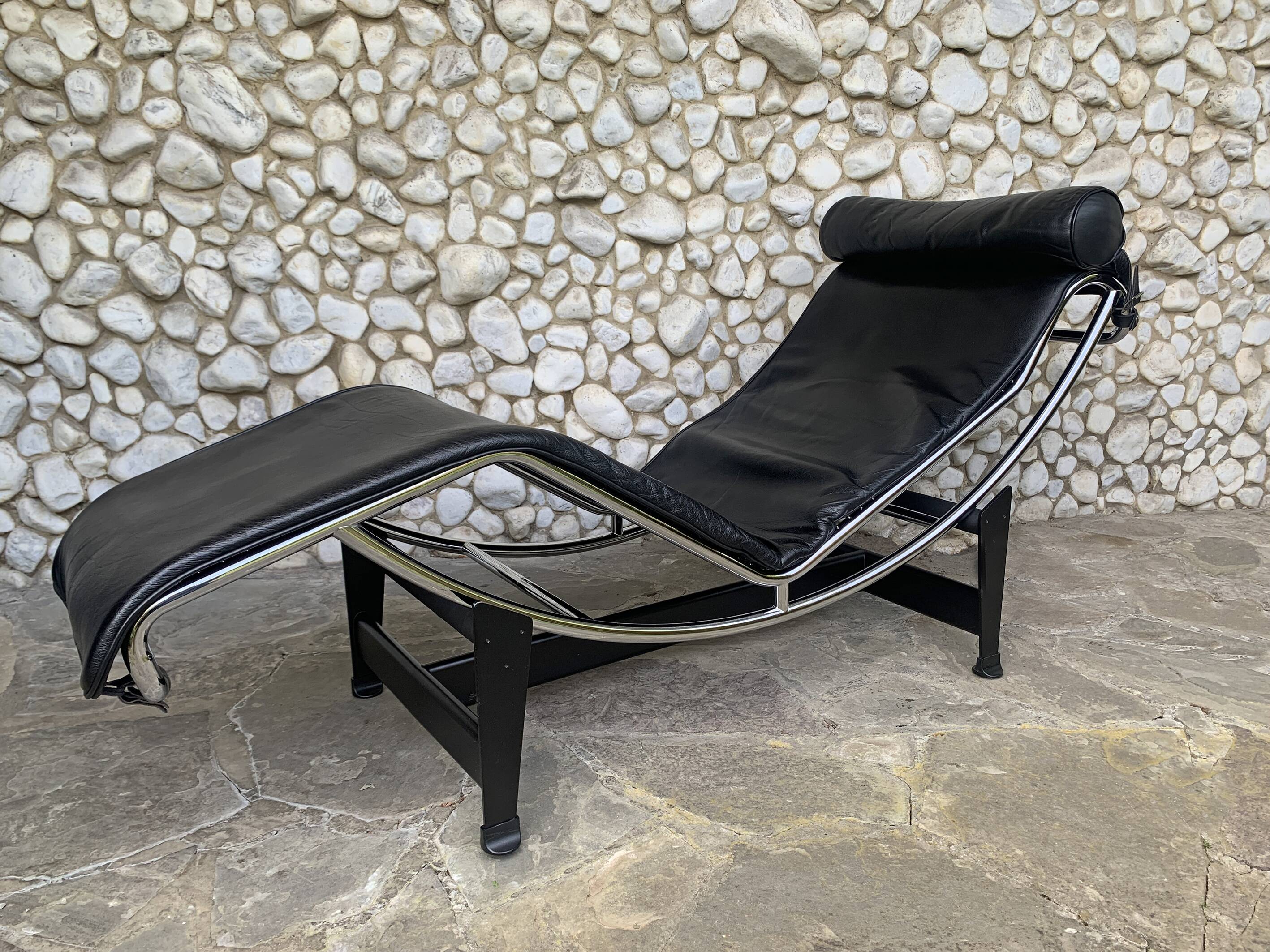 LC4 Cassina Chaise Lounge Vintage Black Leather, Perriand, Le Corbusier and Jeanneret