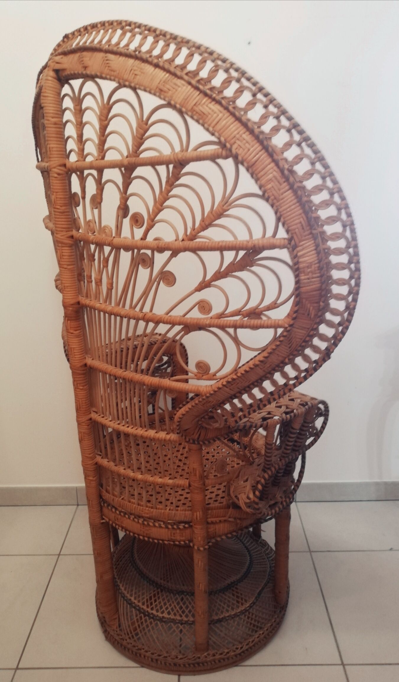 Fauteuil Emmanuelle ou fauteuil paon en rotin