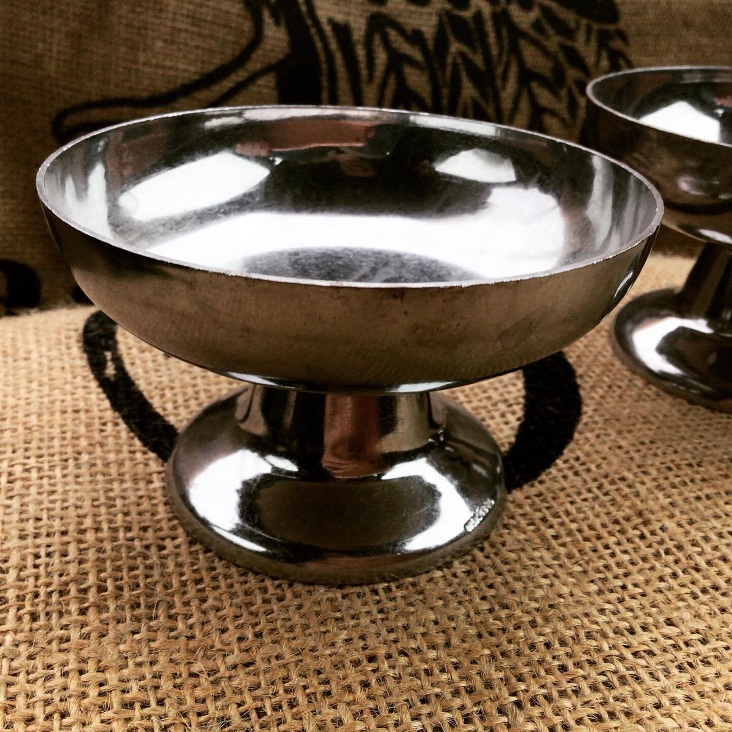 Lot de douze coupes anciennes en inox