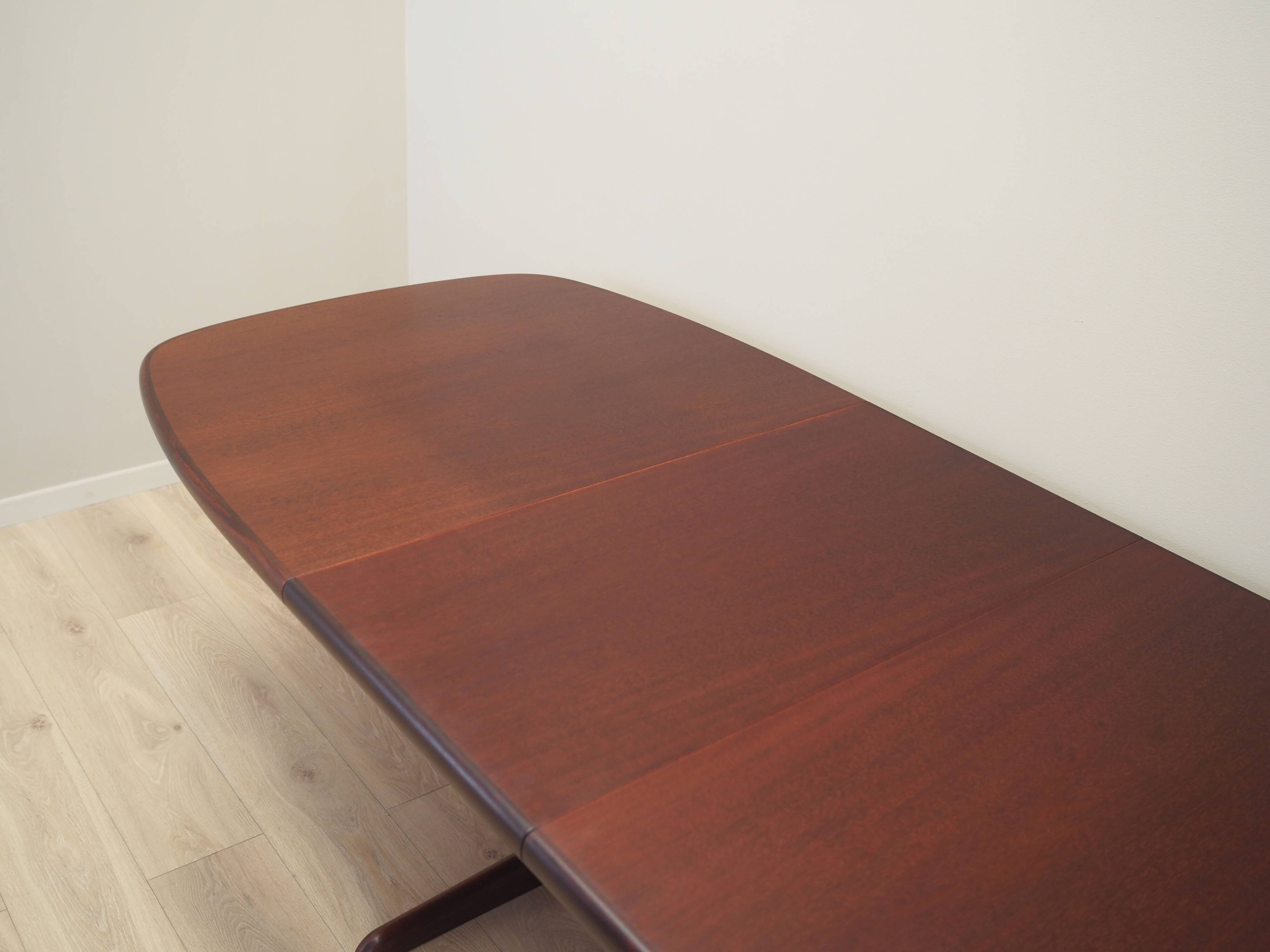 Table en acajou, design danois, années 1990, fabricant : Skovby