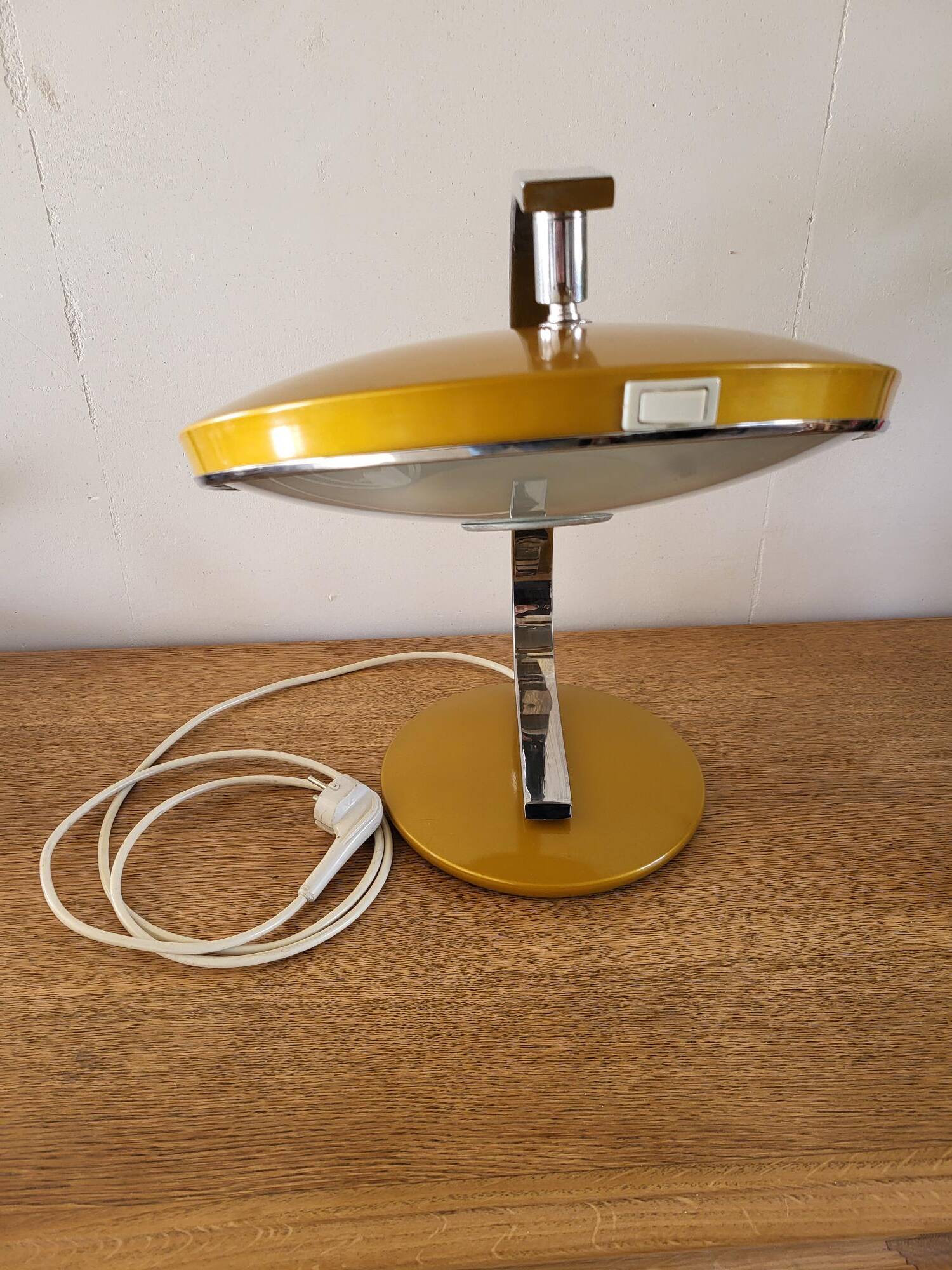 FASE Boomerang desk lamp