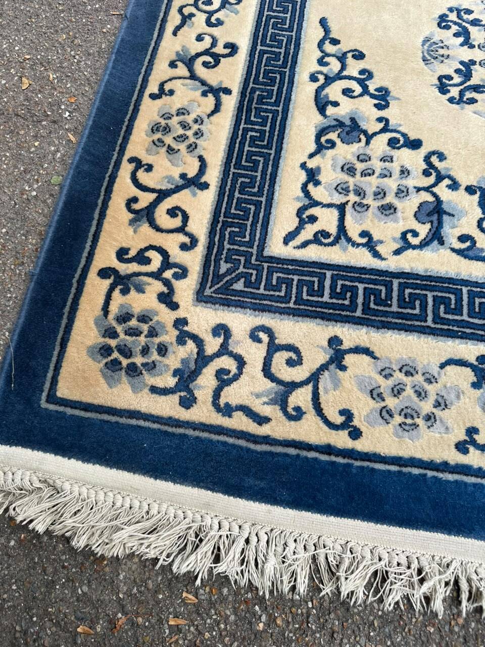 Large Chinese wool rug 200 x 310 cm — Blue & beige (Beijing style)