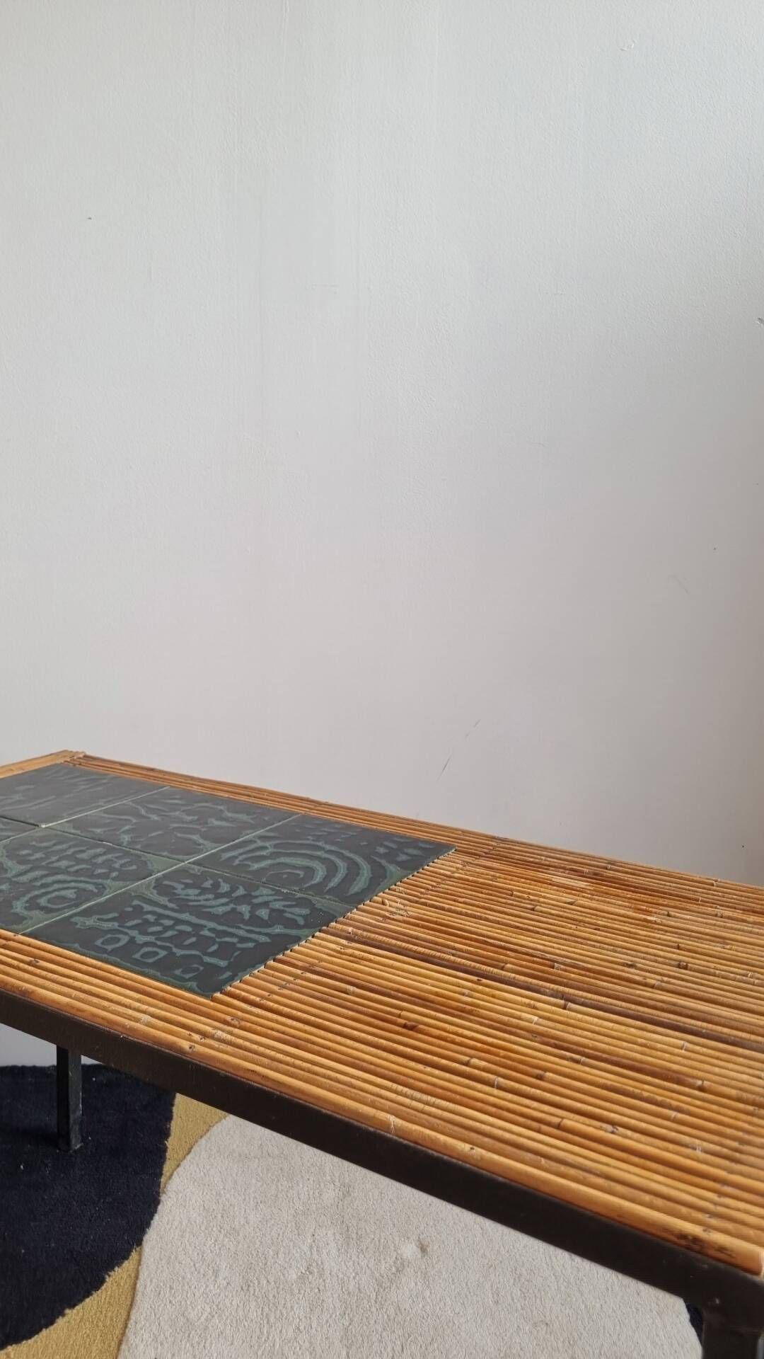 Table basse vintage rotin carreaux 