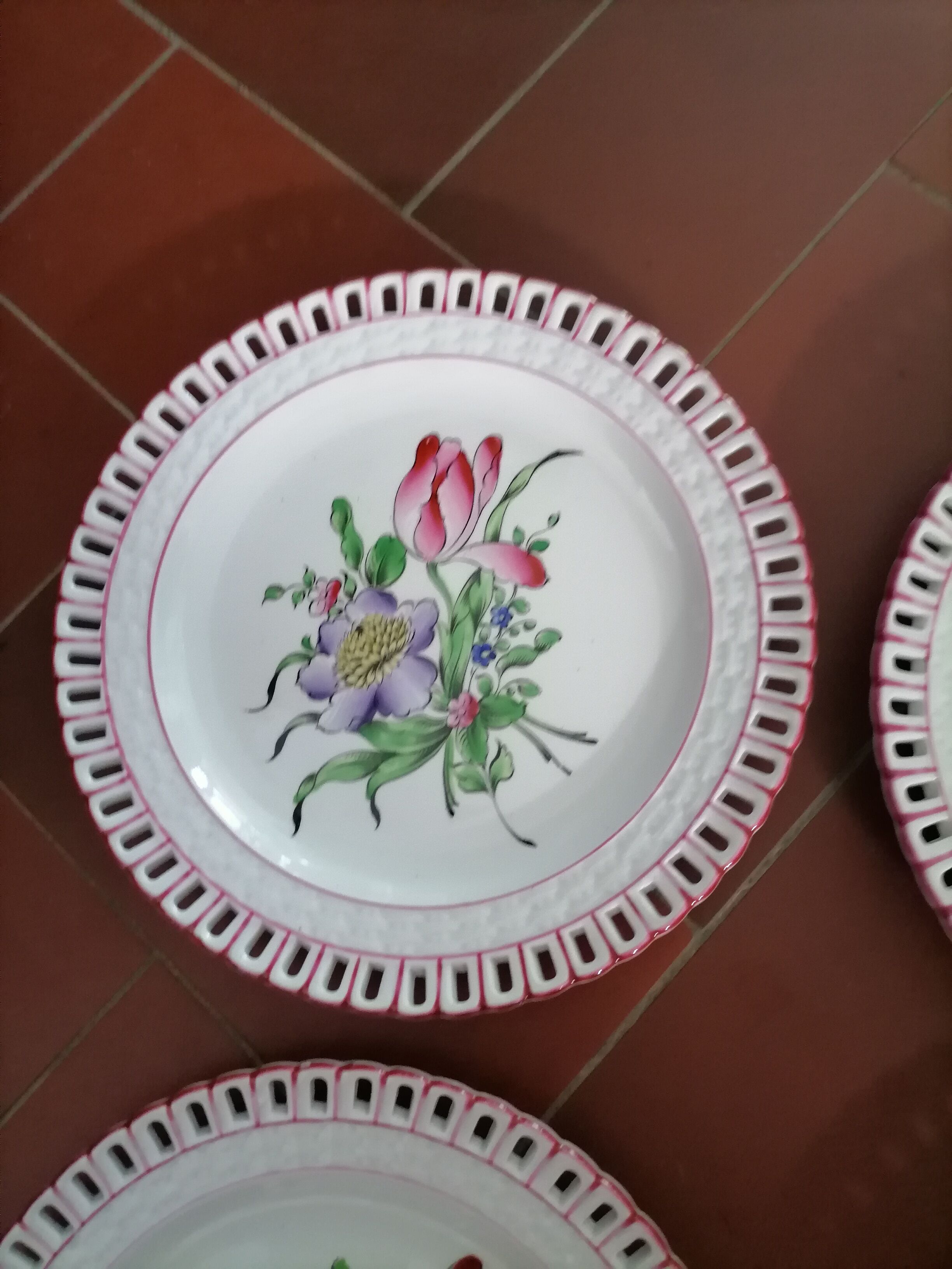 Assiette Lunéville décor fleural ajourée