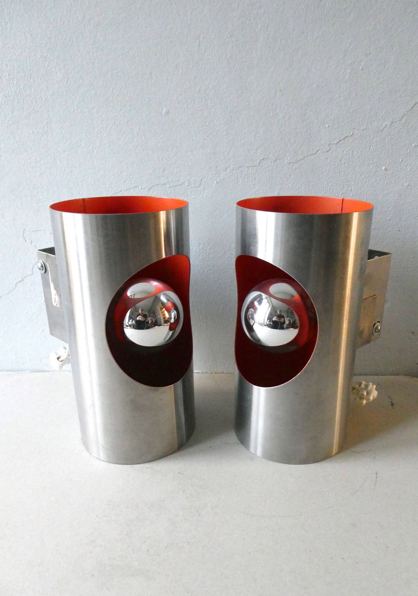 Pair of UFO space age wall lamp in brushed metal and orange lacquered, 70's