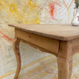 Curved farmhouse table in rustic wood, Provençal style.