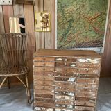 Workshop cabinet with compartments