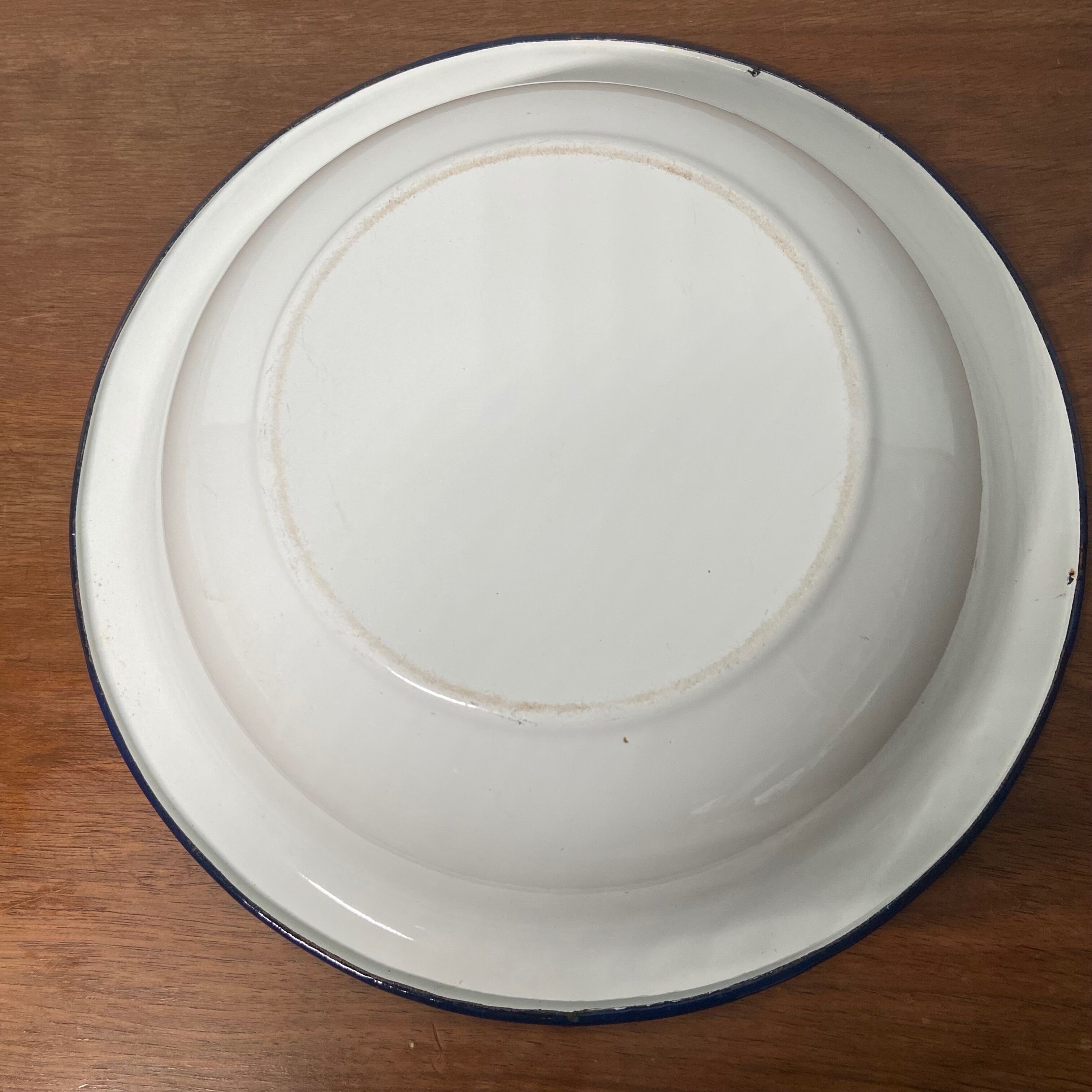 Enamelled sheet metal basin