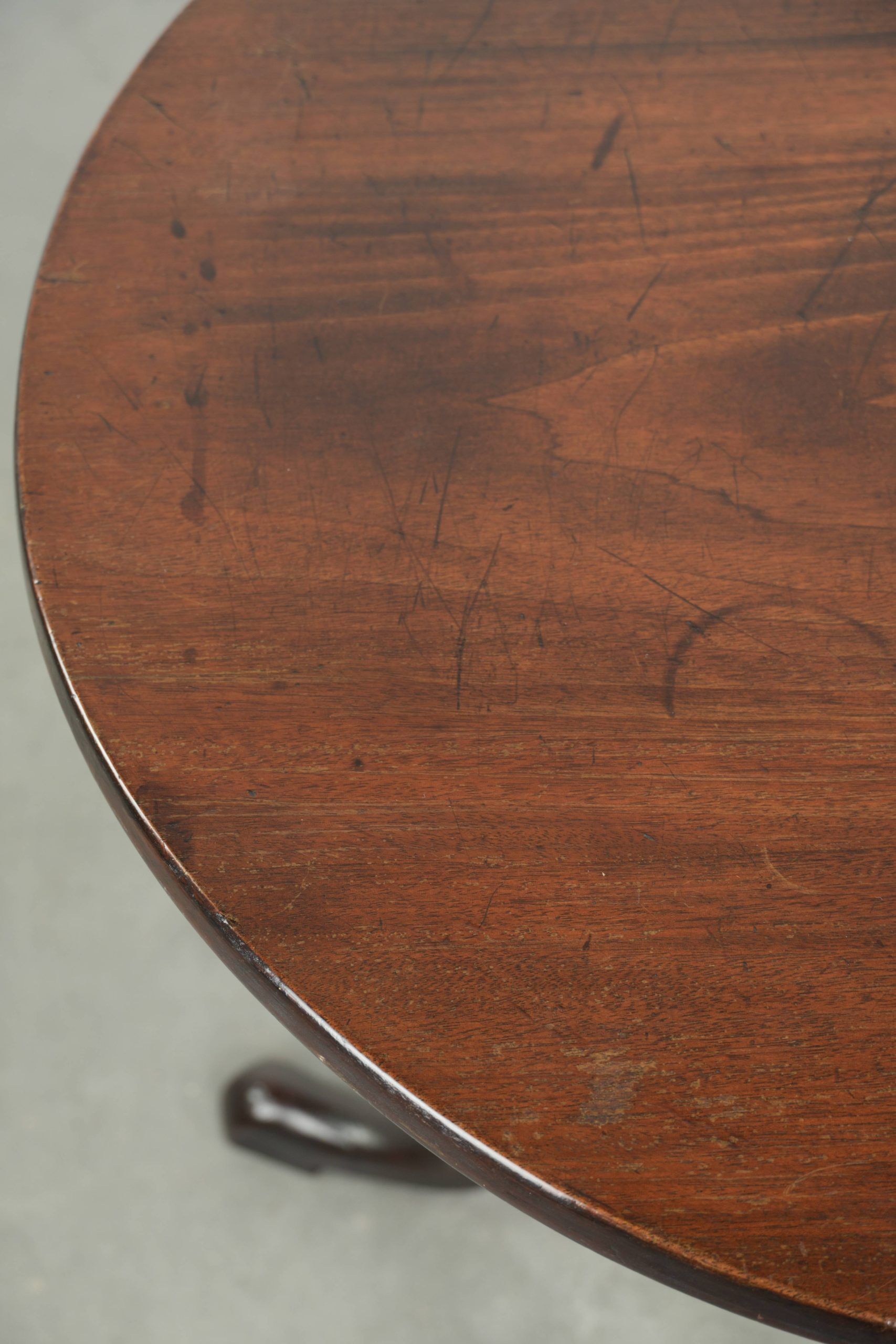 Round antique English tilt-top table/side table from the early 19th century