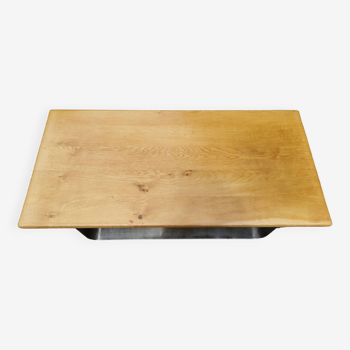 Table basse design en inox brossé et plateau de chêne massif teinte claire